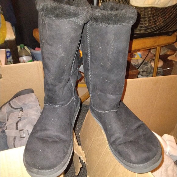 Ugg size 13 - Picture 2 of 2